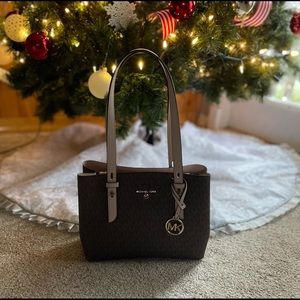 Authentic Michael Kors Signature MK pattern. Excellent used condition!